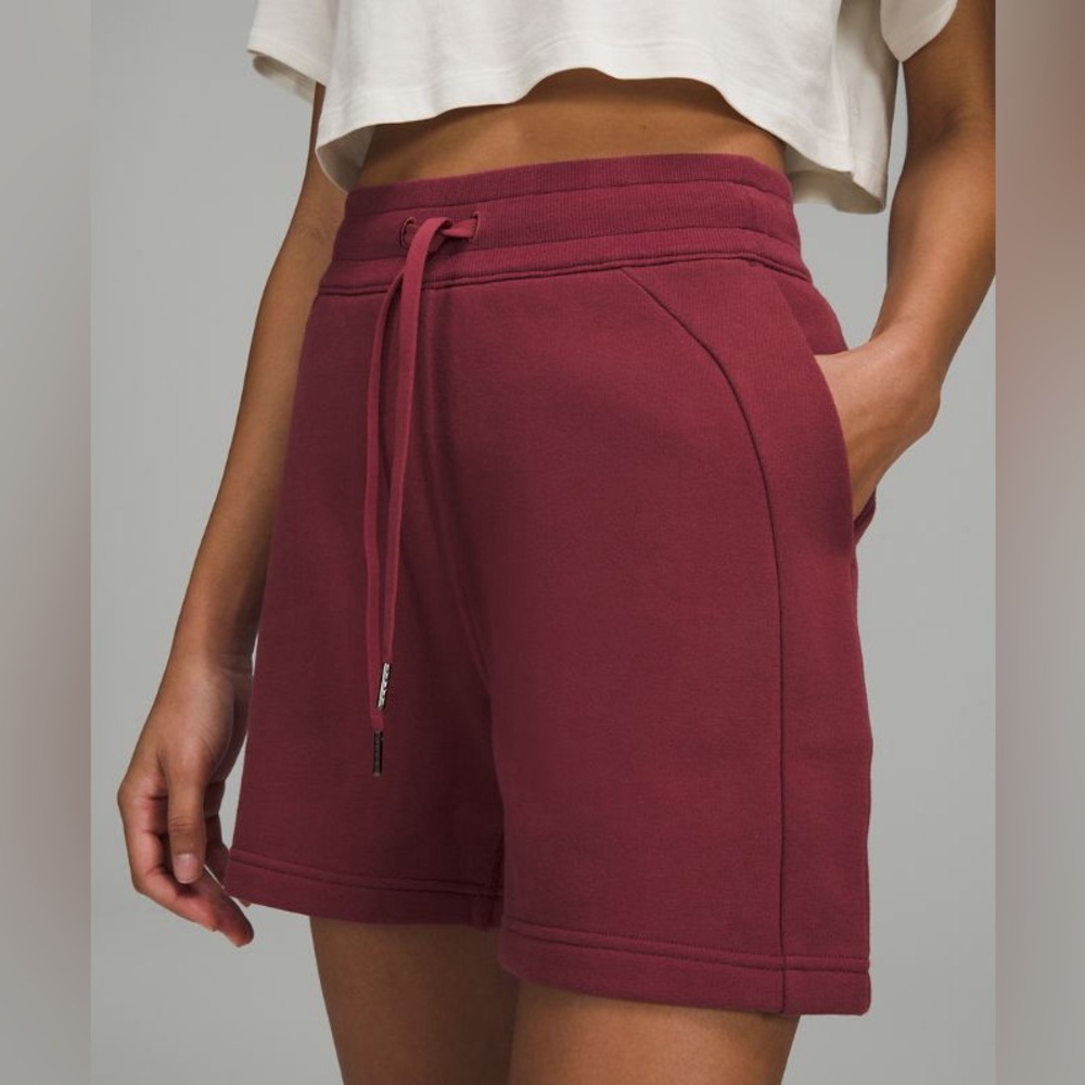 Lululemon Scuba High-Rise Short 5"
Mulled Wine